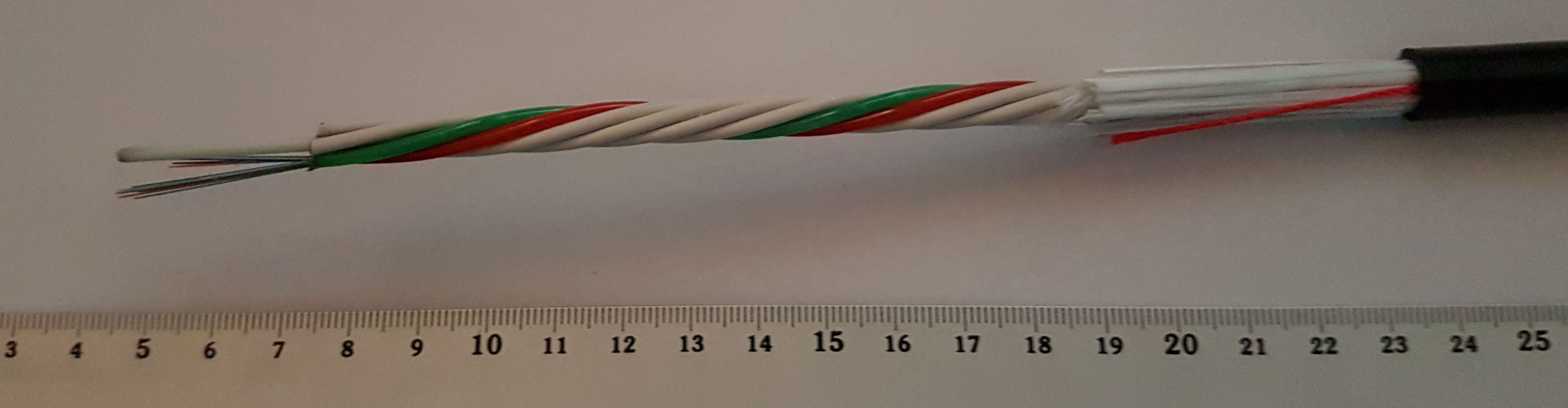 Kabel fiber optik sebagai ilustrasi artikel apa itu cir 1 1 untuk isp dan bisnis.